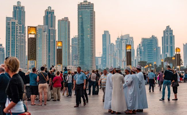 الداخلية تكشف عن السبب وراء ترحيل الموظفين خارج الإمارات من أبناء هذه الجنسية