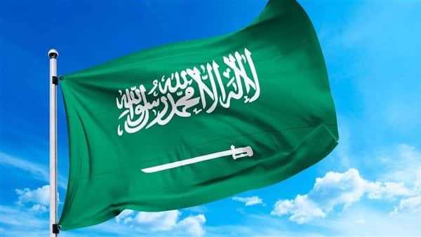 السعودية تجبر الأجانب على زي موحد ومنعهم من لبس الثوب السعودي .. السبب؟