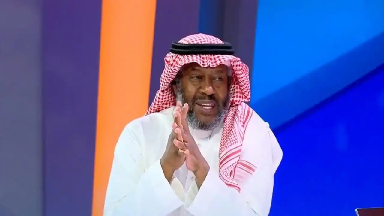 “يوسف خميس ينفعل على حديث رئيس الهلال مع الحكم في المباراة”