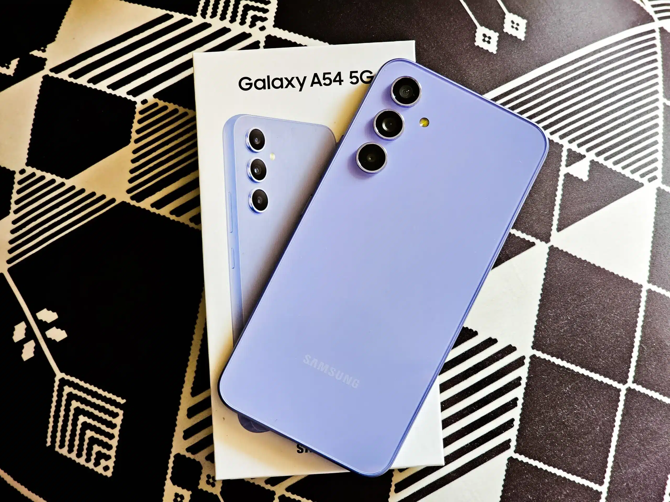 هاتف Samsung Galaxy A54 5G: تصميم فاخر ومواصفات مذهلة بسعر مغري في السعودية والإمارات