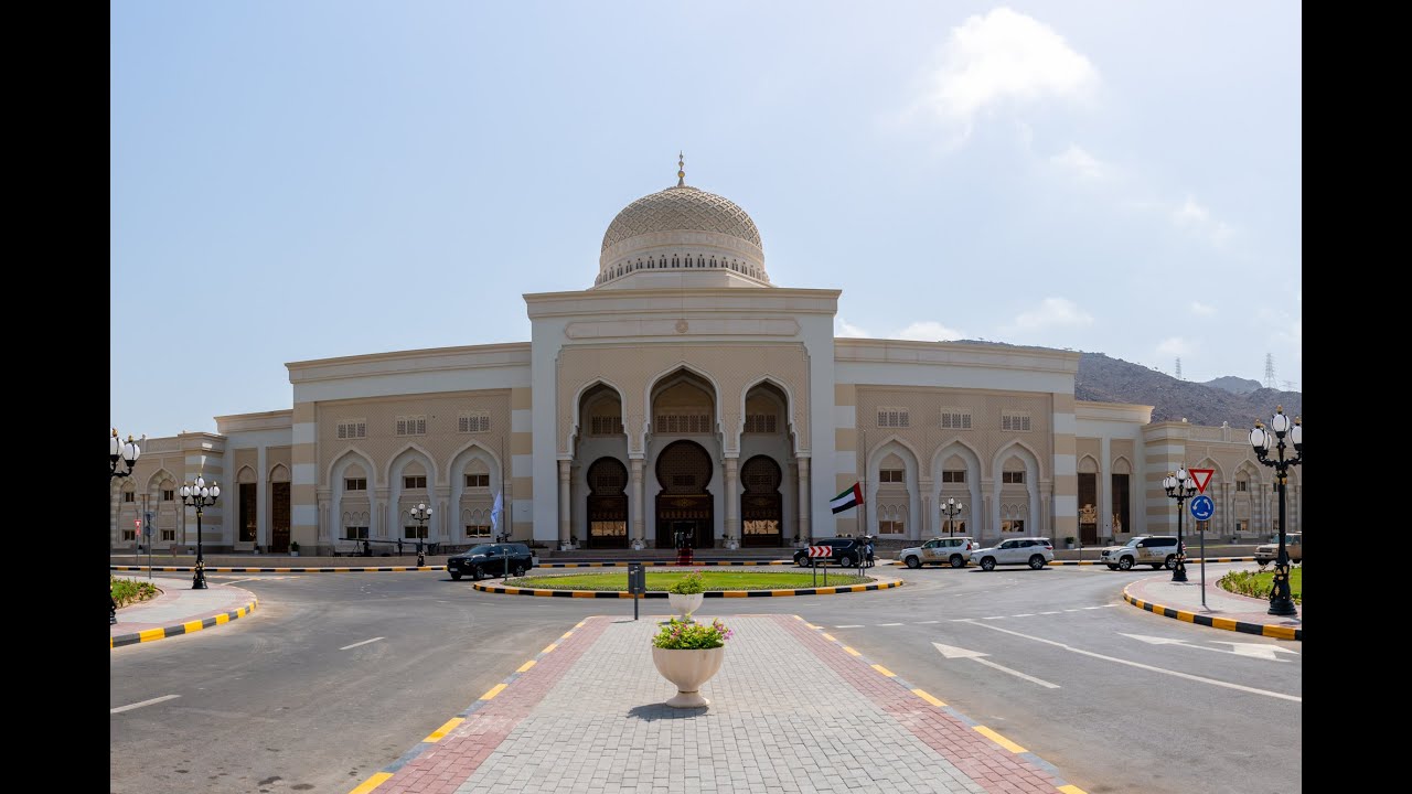 “جامعة خورفكان تطرح وظائف أكاديمية شاغرة لأعضاء هيئة التدريس في عدة تخصصات”