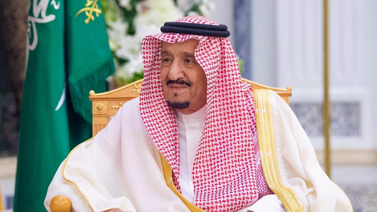 “خادم الحرمين الشريفين يصدر قرارًا تاريخيًا: إلغاء الرسوم والكفالة للمغتربين في السعودية”