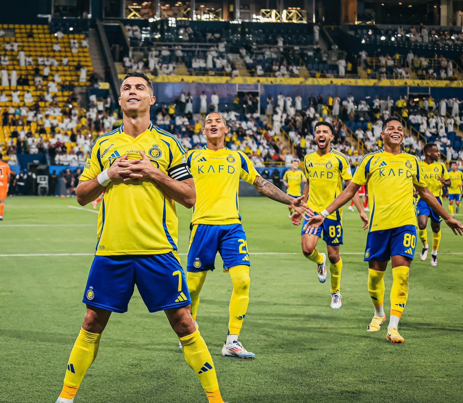 النصر يُحافظ على نجم الفريق ويصد عروض الهلال المغرية