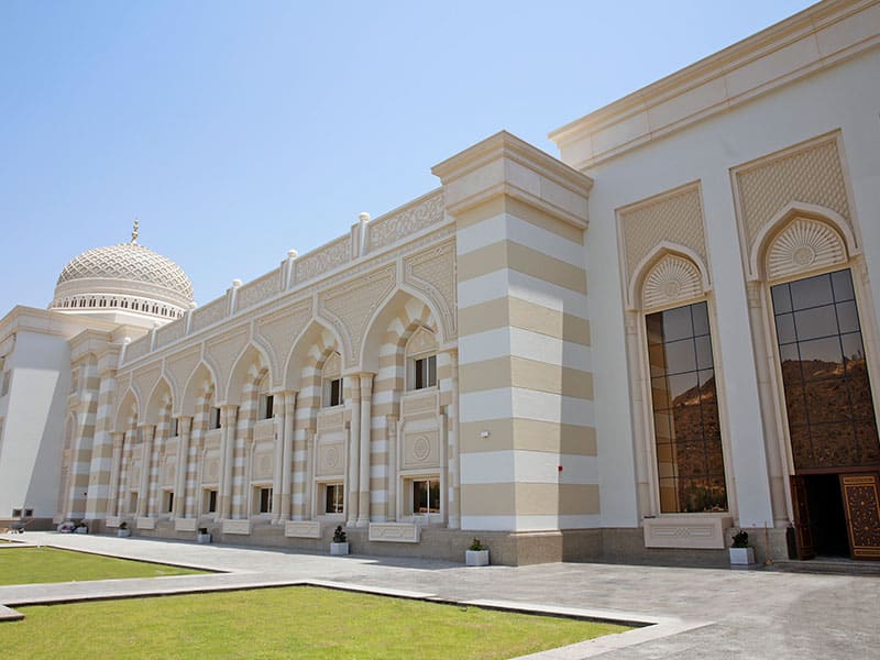 جامعة خورفكان تعلن عن وظائف شاغرة لأعضاء هيئة تدريس في تخصصات متعددة