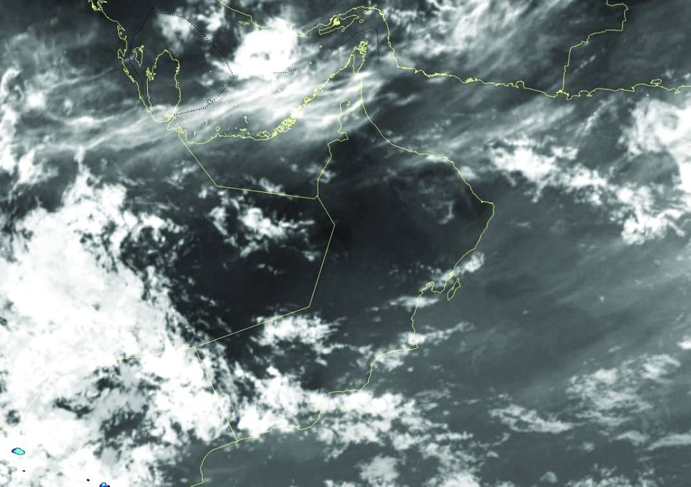 عاجل: التقرير الأول يكشف تفاصيل تأثير منخفض جوي على أجواء سلطنة عُمان