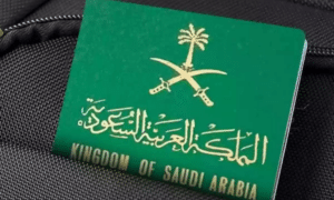 السعودية تعلن إيقاف تأشيرات الزيارات العائلية لفئات محددة من الأجانب بدءًا من الغد