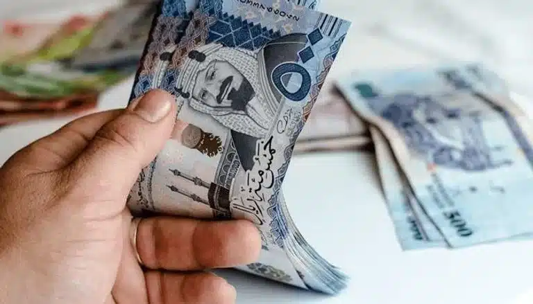 قفزة غير مسبوقة في سعر الدولار والريال السعودي مقابل الجنيه المصري لهذا السبب المفاجئ