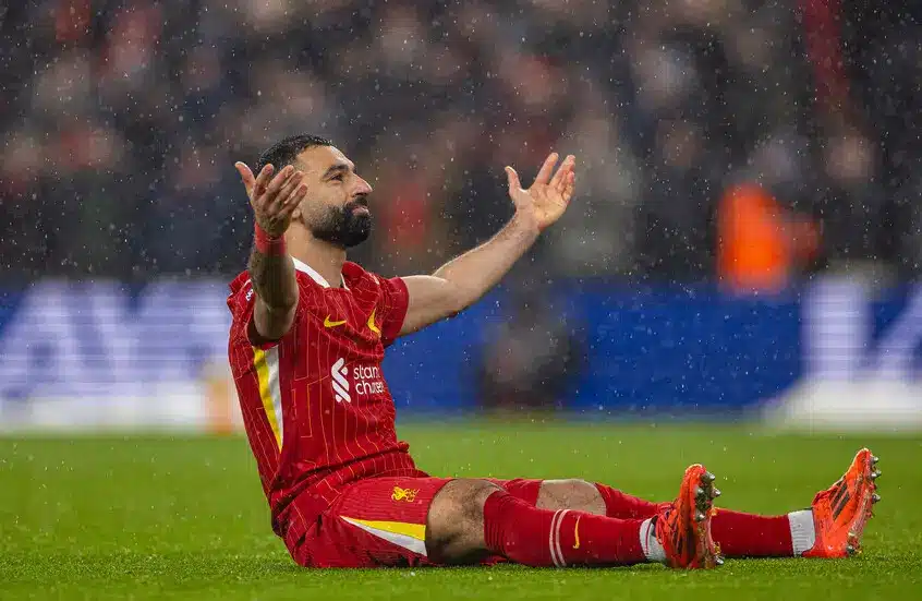 كواليس صفقة انتقال محمد صلاح إلى الهلال السعودي: تفاصيل مثيرة وردود فعل متباينة